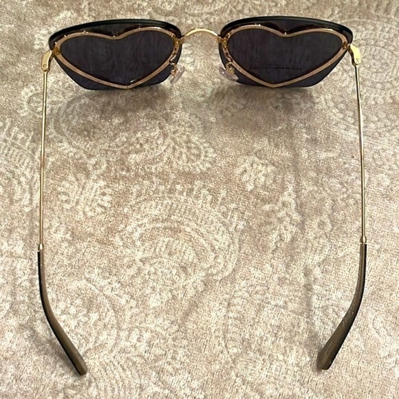 Brand New The Marc Jacobs Square Sunglasses w/ Gold Tone Metal Heart Shaped Rim main image 8